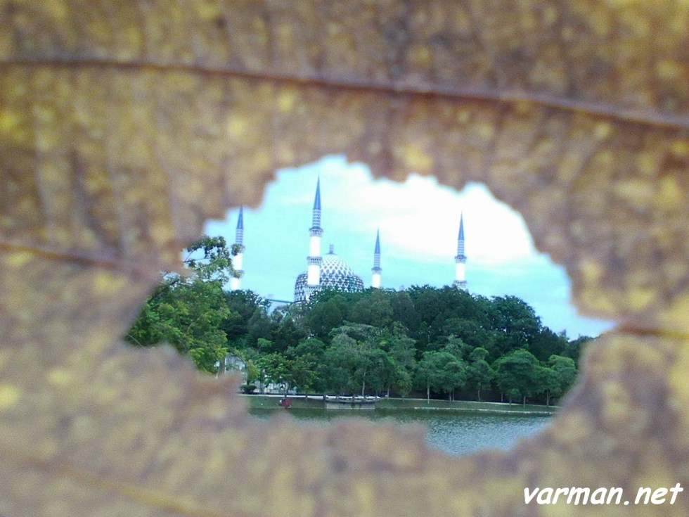 Framing: Shah Alam Blue Mosque